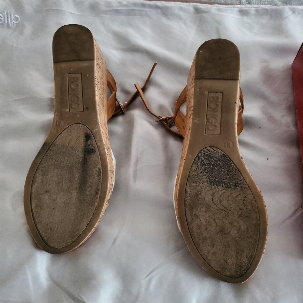 White eyelet wedge shoes - Picture 3 of 3